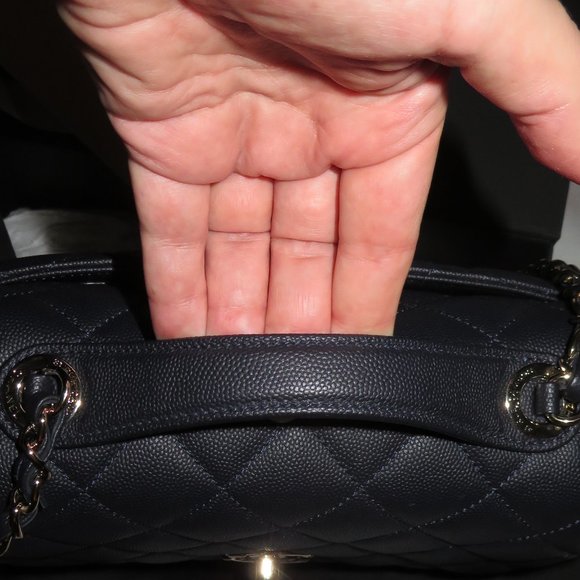 CHANEL Business Affinity Bag Medium In Navy Caviar Leather - Picture 5 of 16